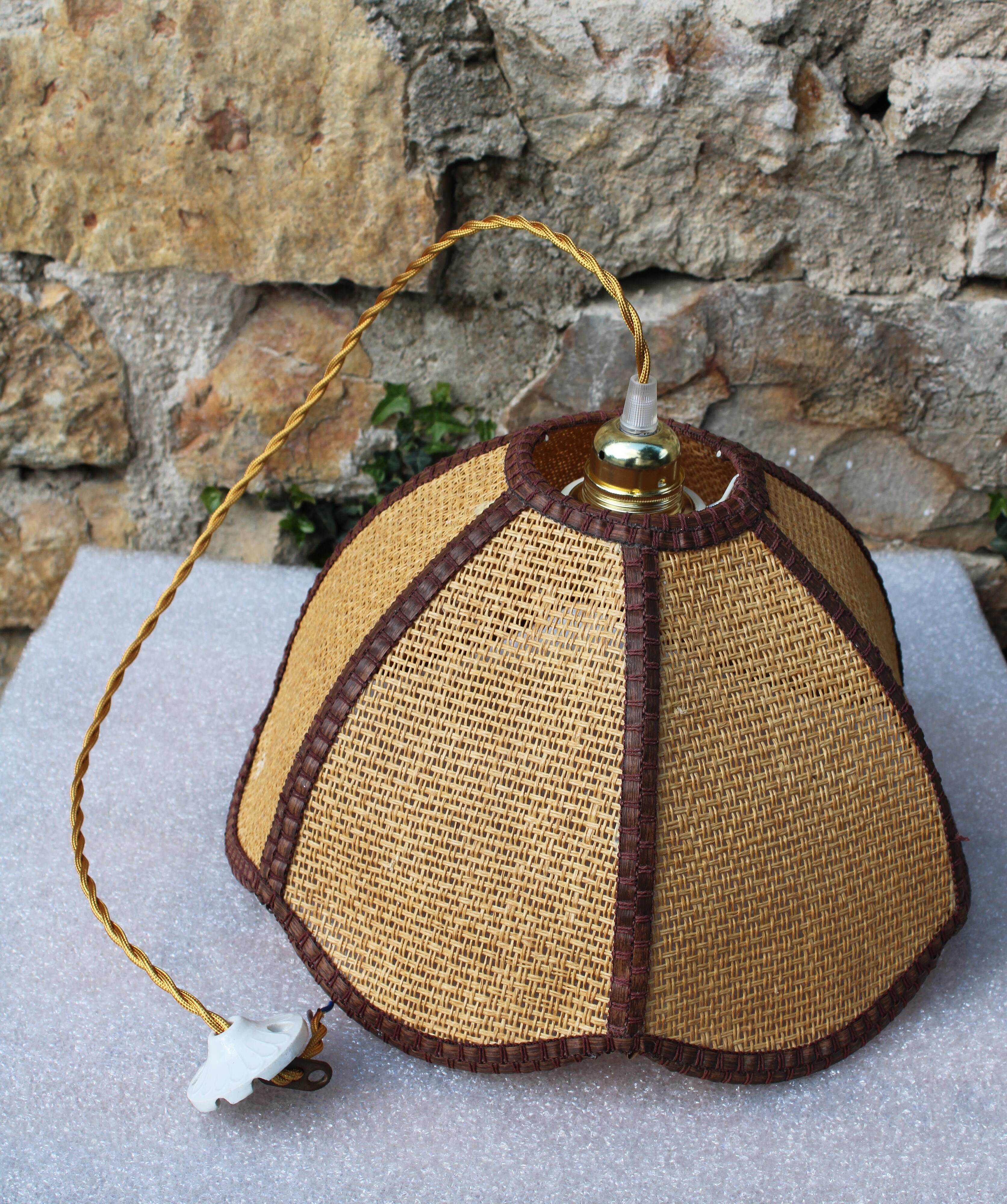 Hanging flower in rattan and rope