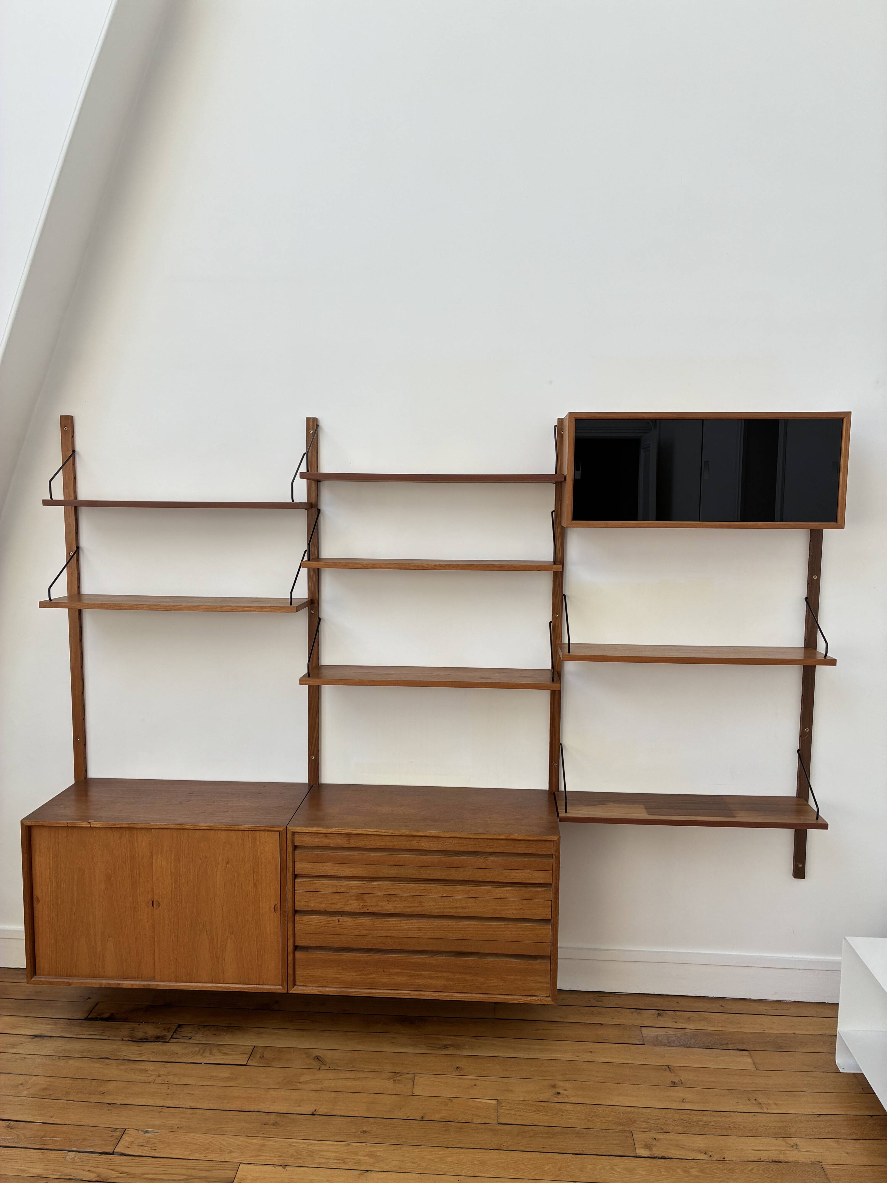 Library, wall shelves, designer Poul Cadovius