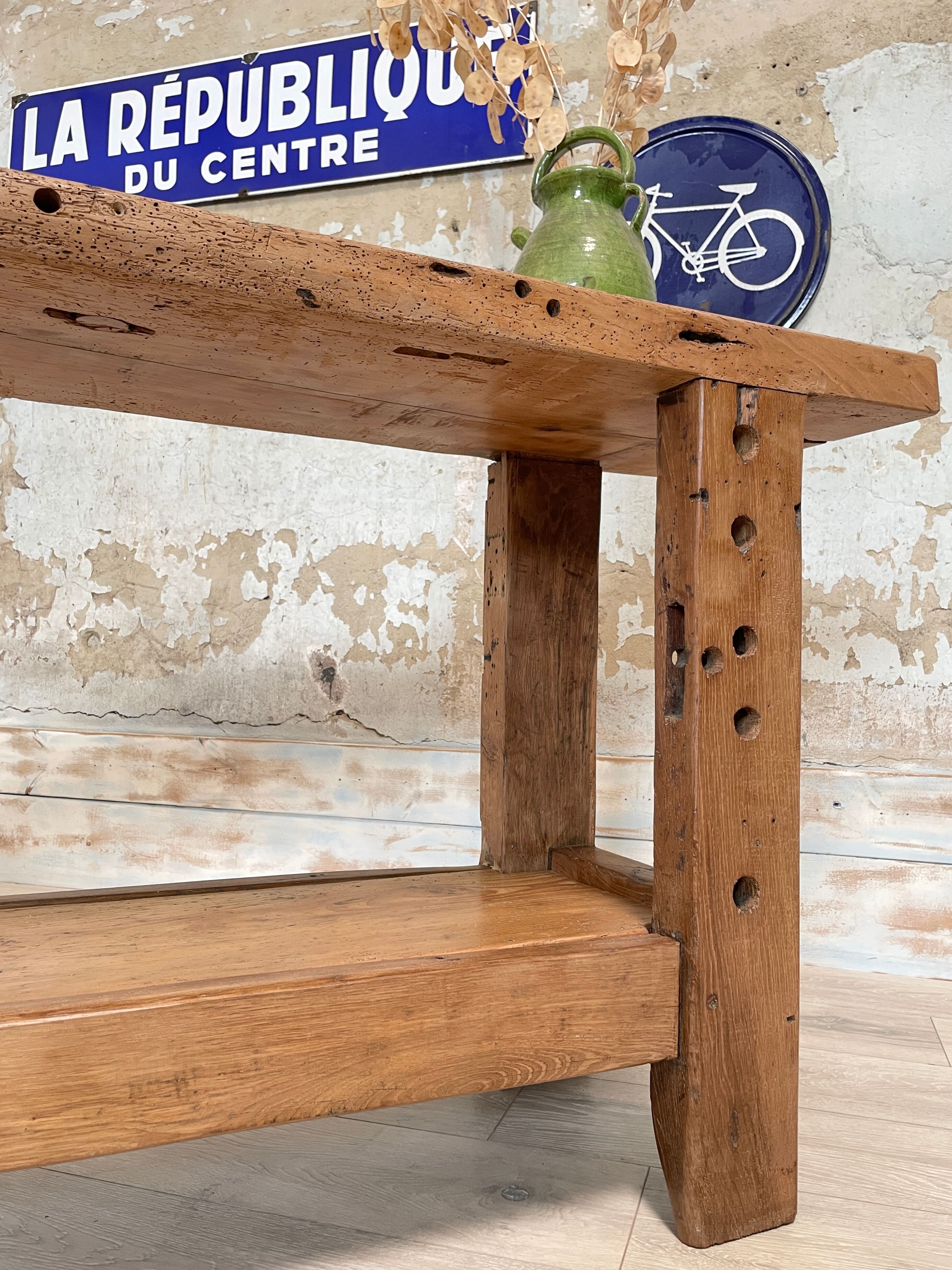 Solid wood carpenter's workbench