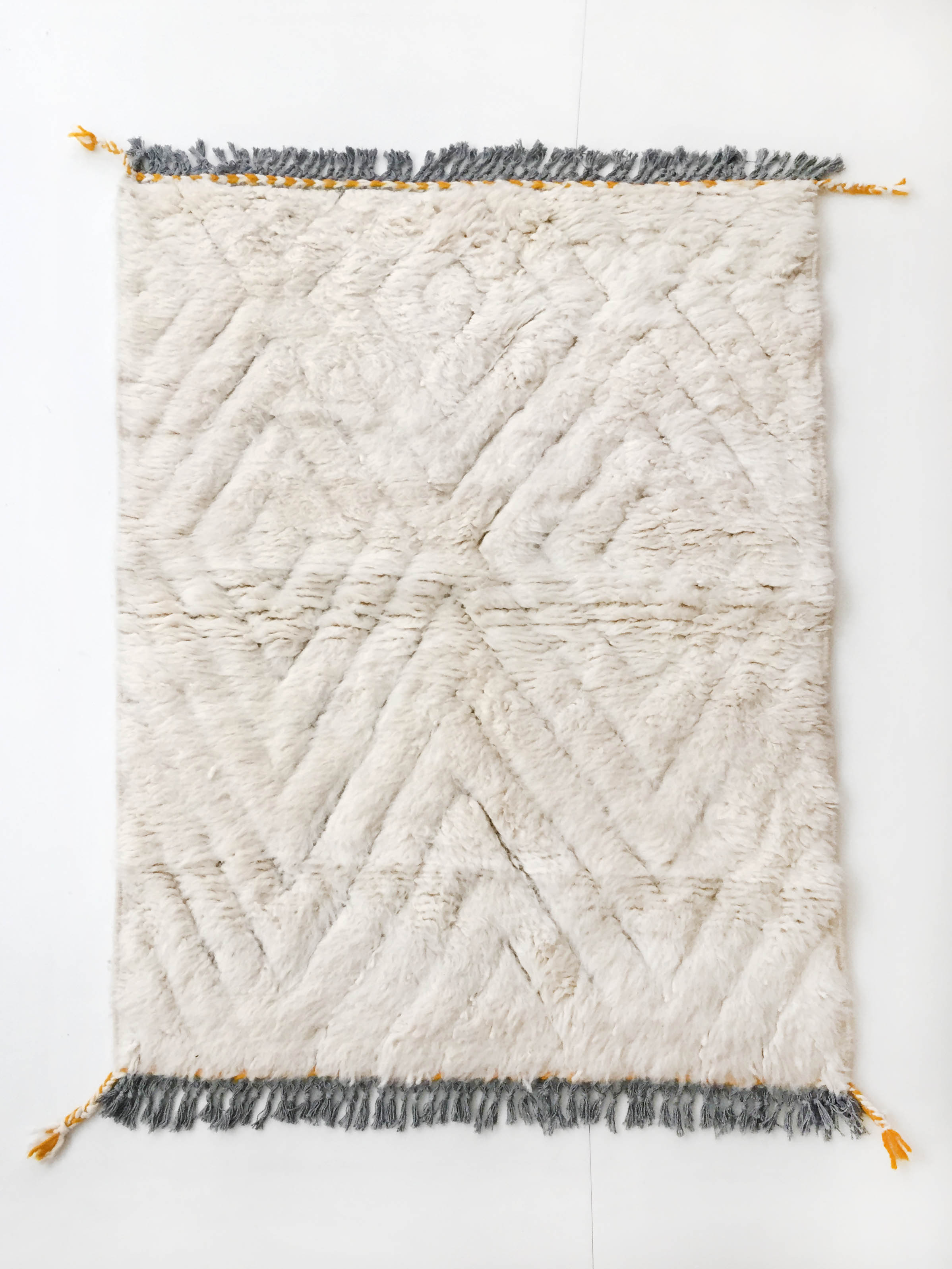 Moroccan Berber carpet blessed ouarain ecru with engraved diamonds 140x102cm