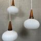3 suspensions 'Japandi' en teck et opaline