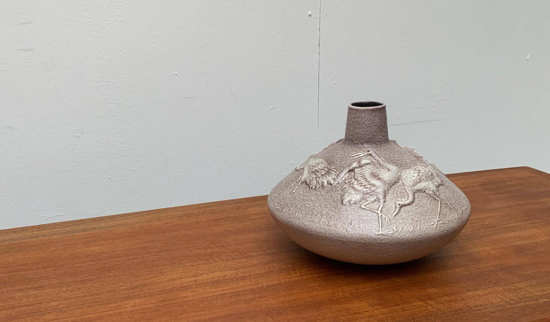Large vase in German pottery from the mid-century with a crane ornament from Cortendorf.