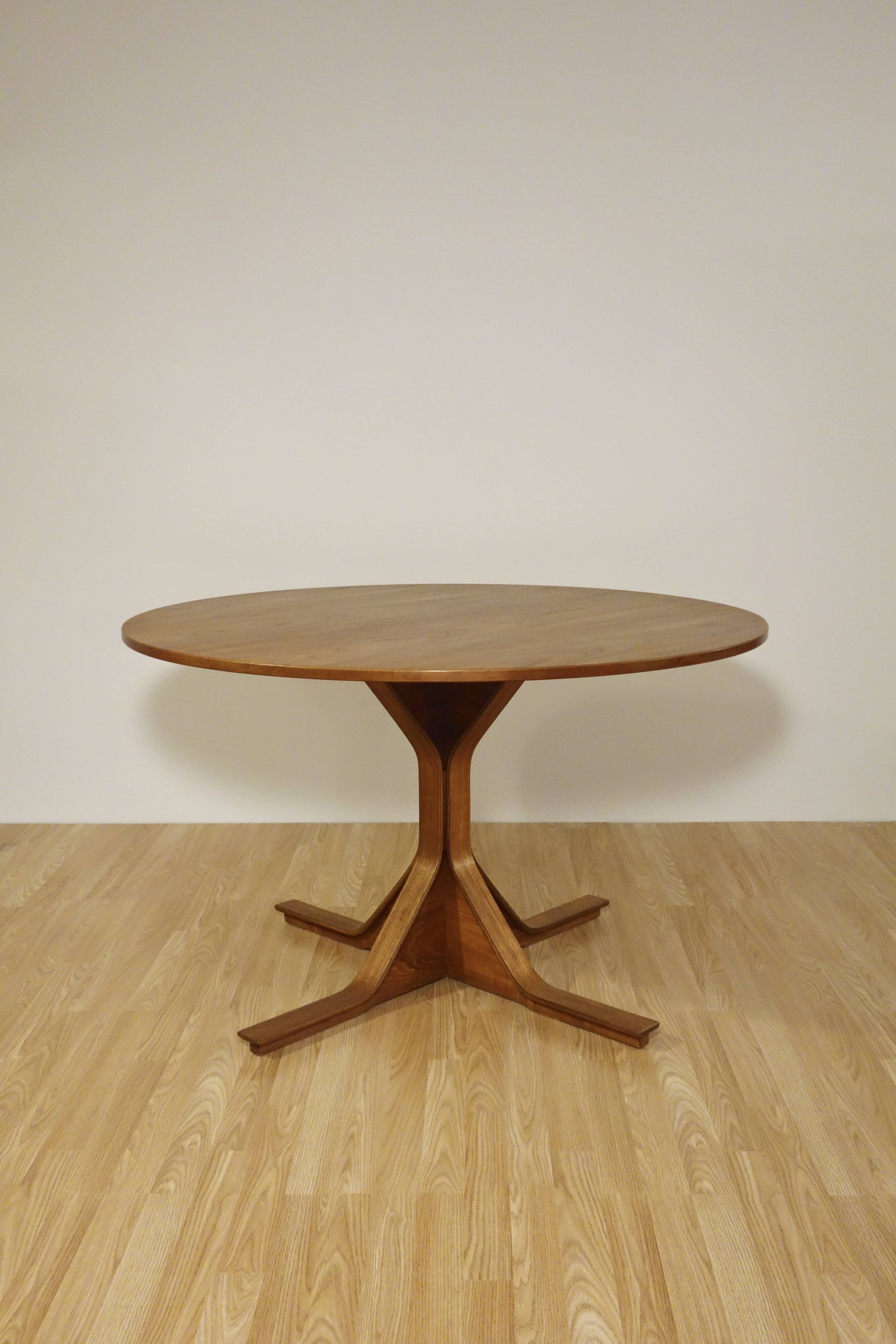 Round dining table "522" by Gianfranco Frattini for Bernini, Italy 1956