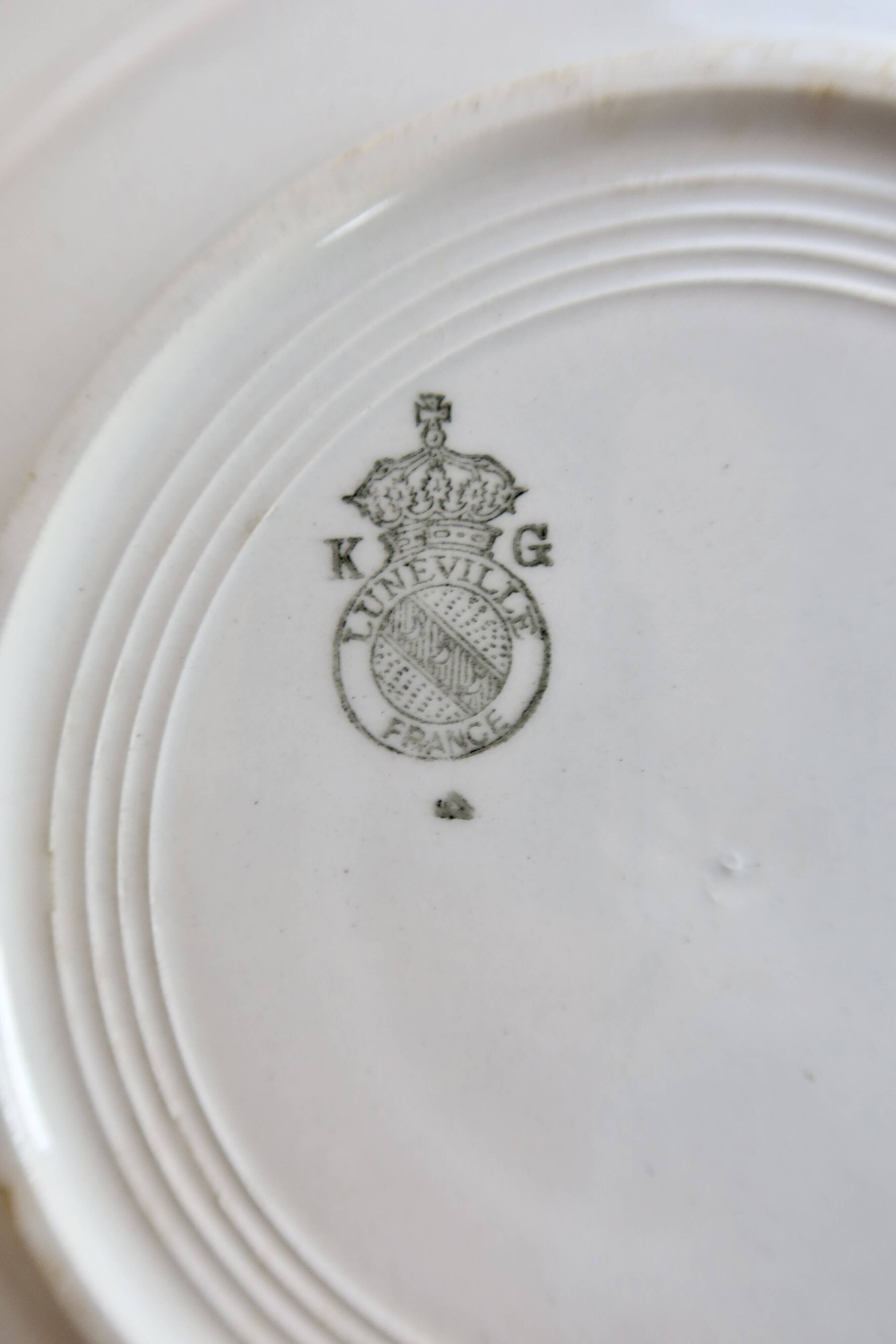 6 vintage Lunéville K&G deep plates in the Régence model.