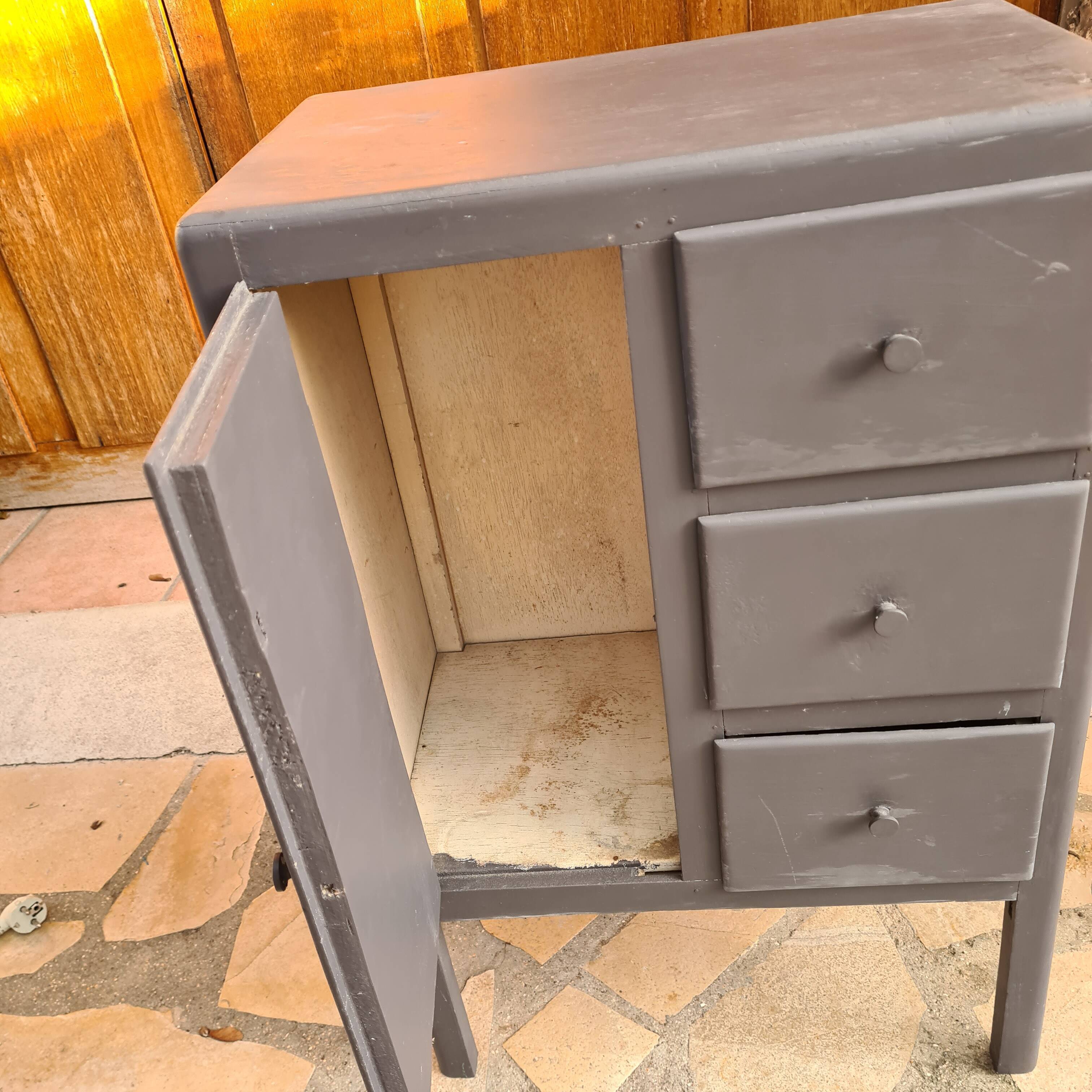 Vintage accent furniture