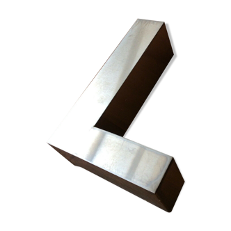 Letter sign in alu chromé letter t 20 x 25 x 7 cm (without the fastening legs) 0.820 kg vintage