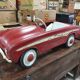 Voiture à pédales Vintage en métal rouge et blanc - Année 50/60