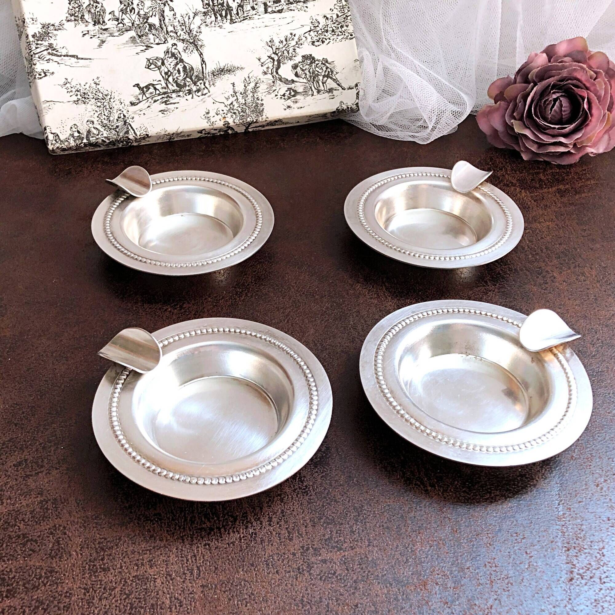 Box of 4 individual silver ashtrays in fine silver France