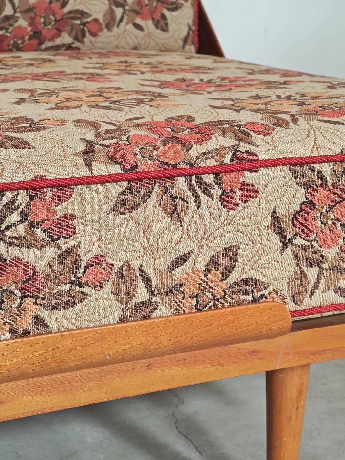 Folding sofa bed Canapé banquette Interier Praha 1960 floral pattern fabric