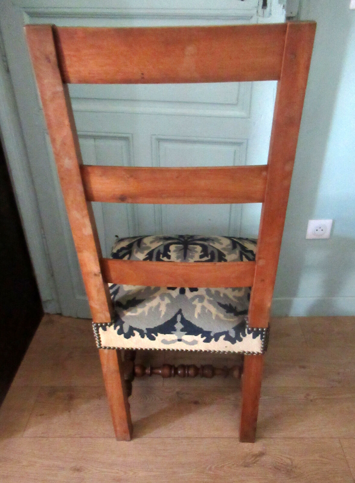 Series of 6 Louis XIII style chairs, in walnut