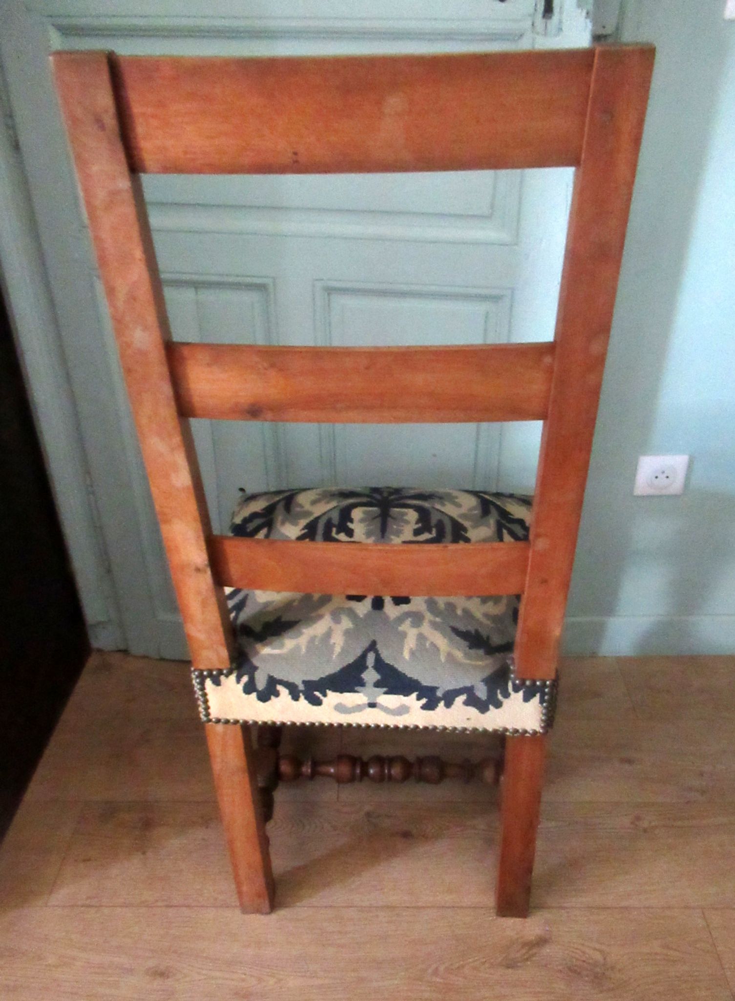 Series of 6 Louis XIII style chairs, in walnut