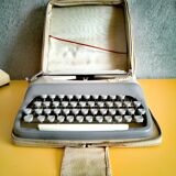 Typewriter Consul 232