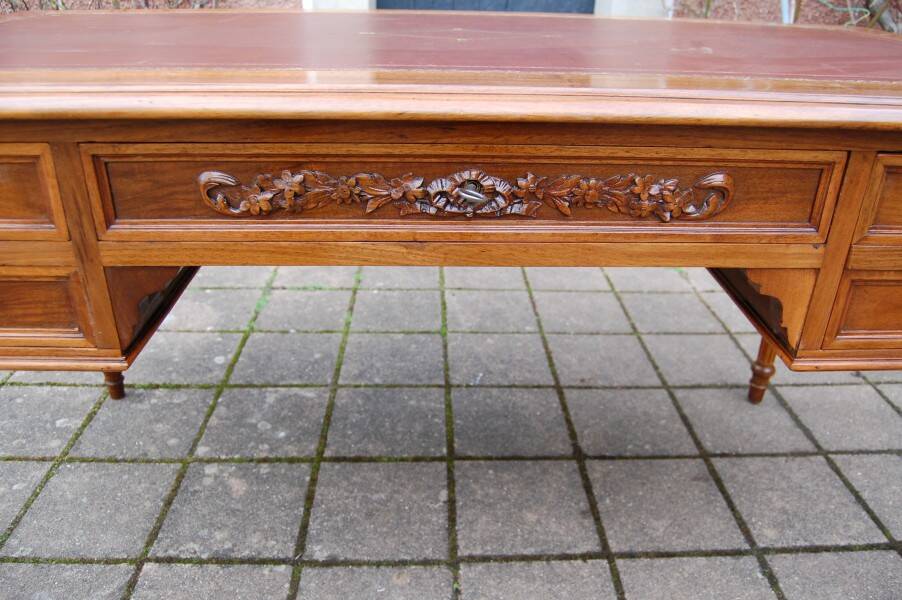 Napoleon III desk in Louis XVI style made of walnut from the late 19th century.