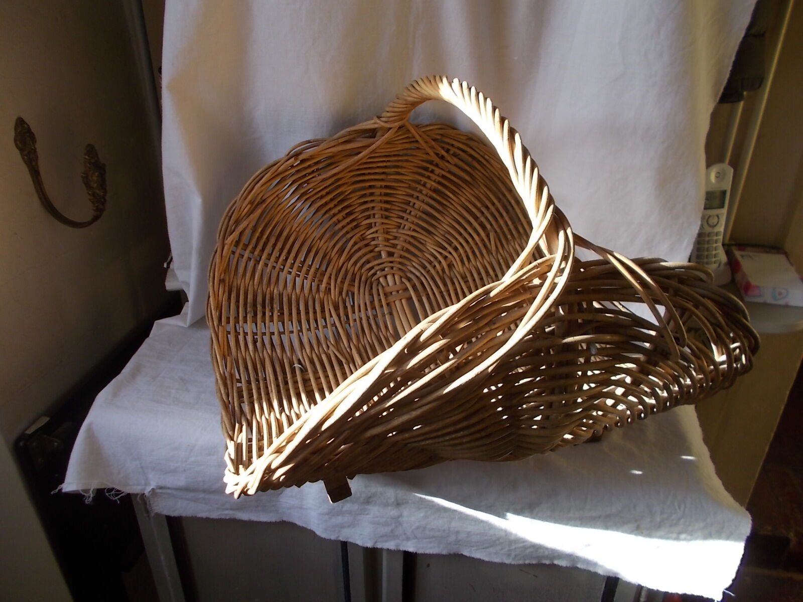 Wicker log basket