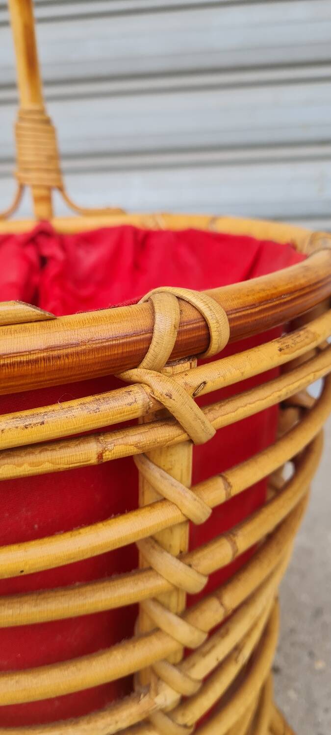 Vintage rattan worker