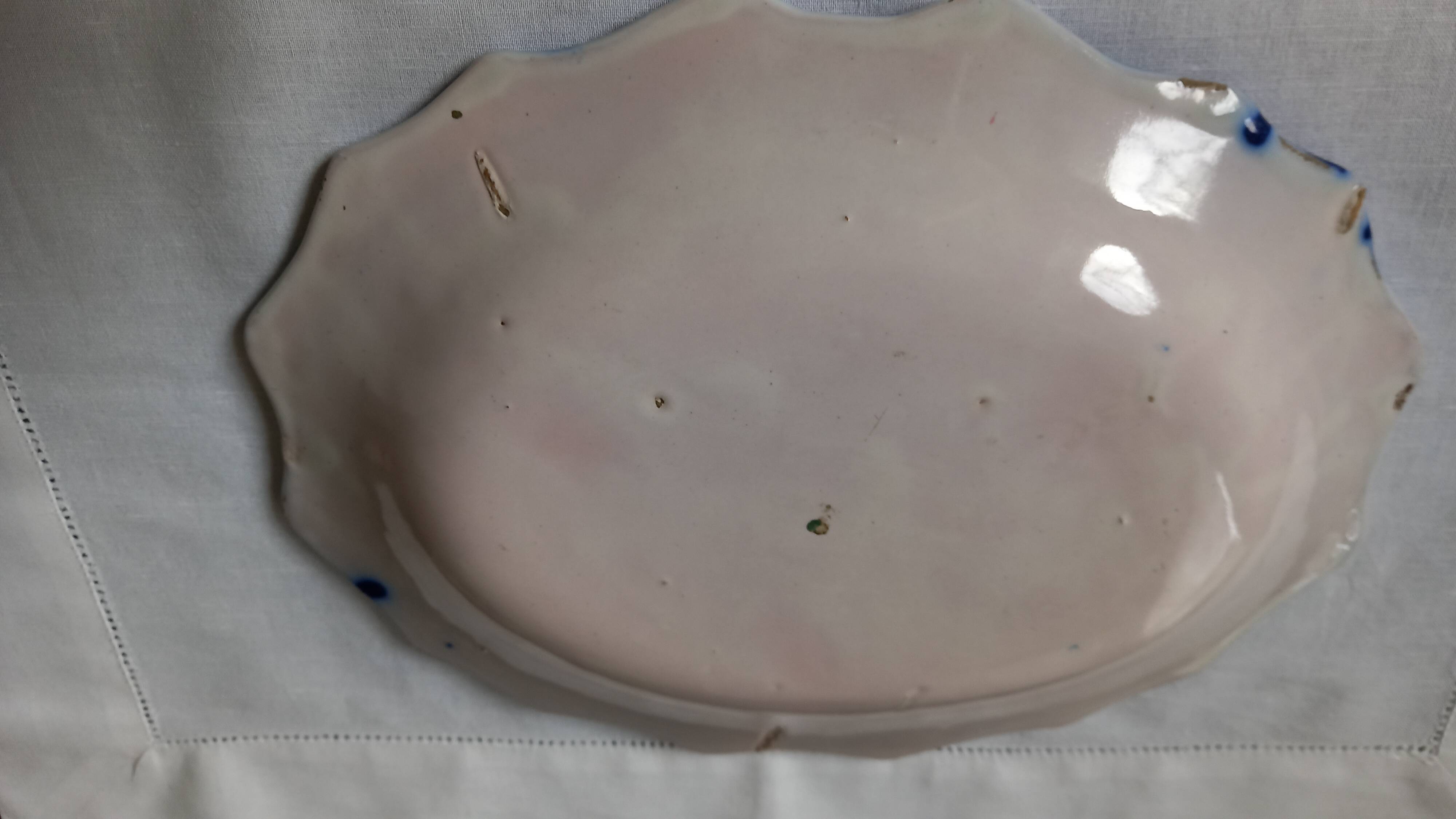 Oval dish with hand-painted decoration