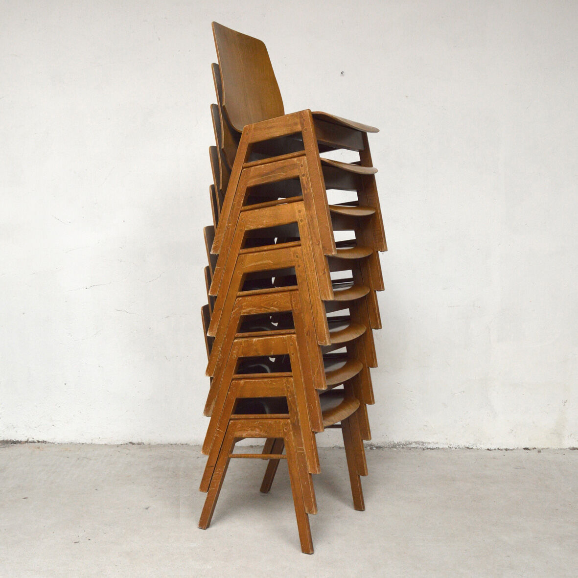 Series of 8 compass foot chairs