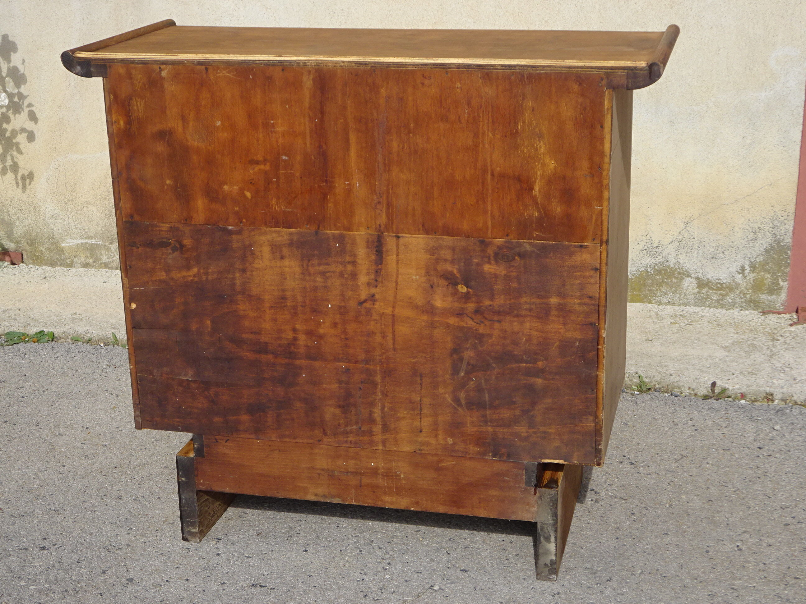 Old oak chest of drawers