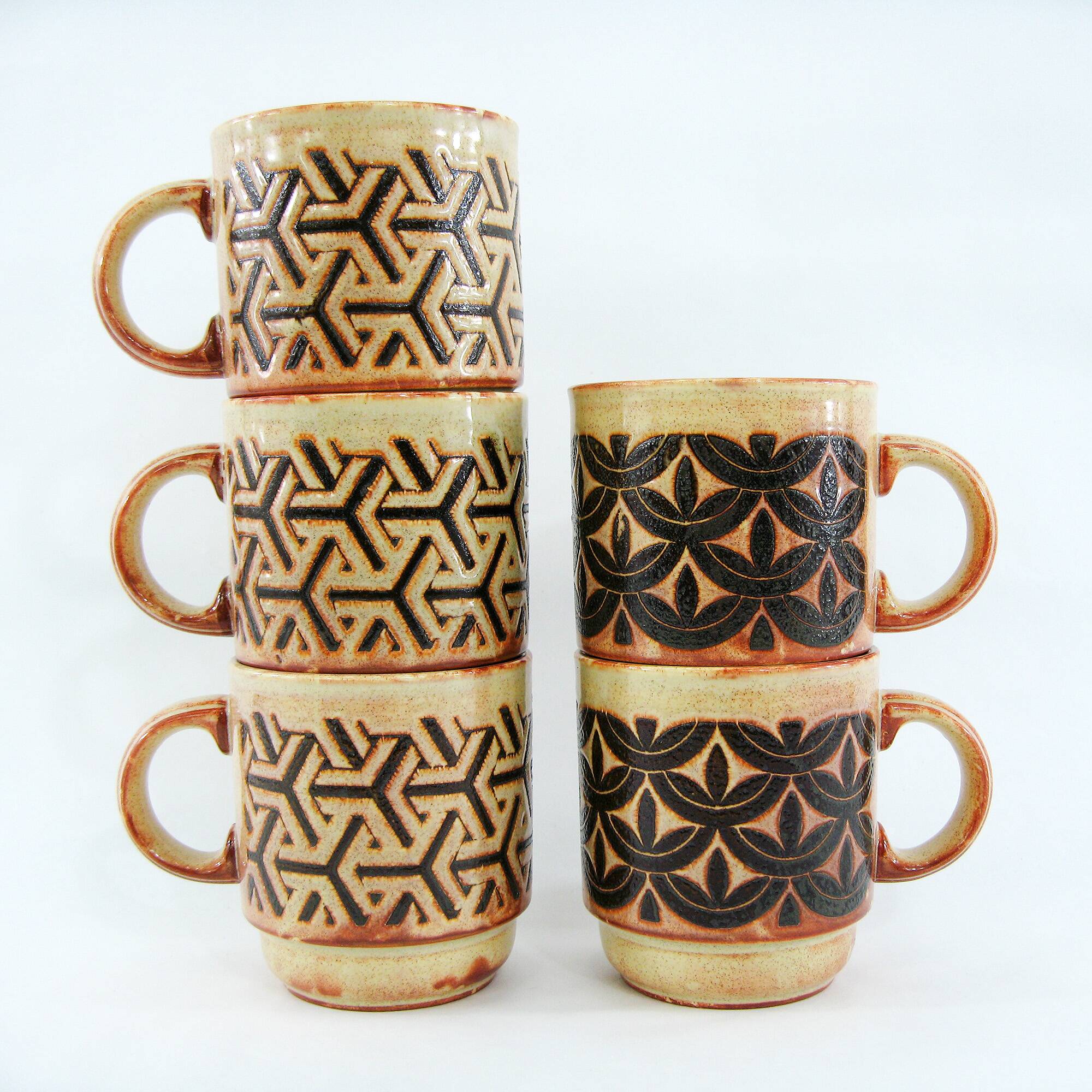 5 beige and fawn stoneware mugs - brown geometric decor - made in England - vintage 70s