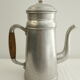 Cafetière ancienne en aluminium