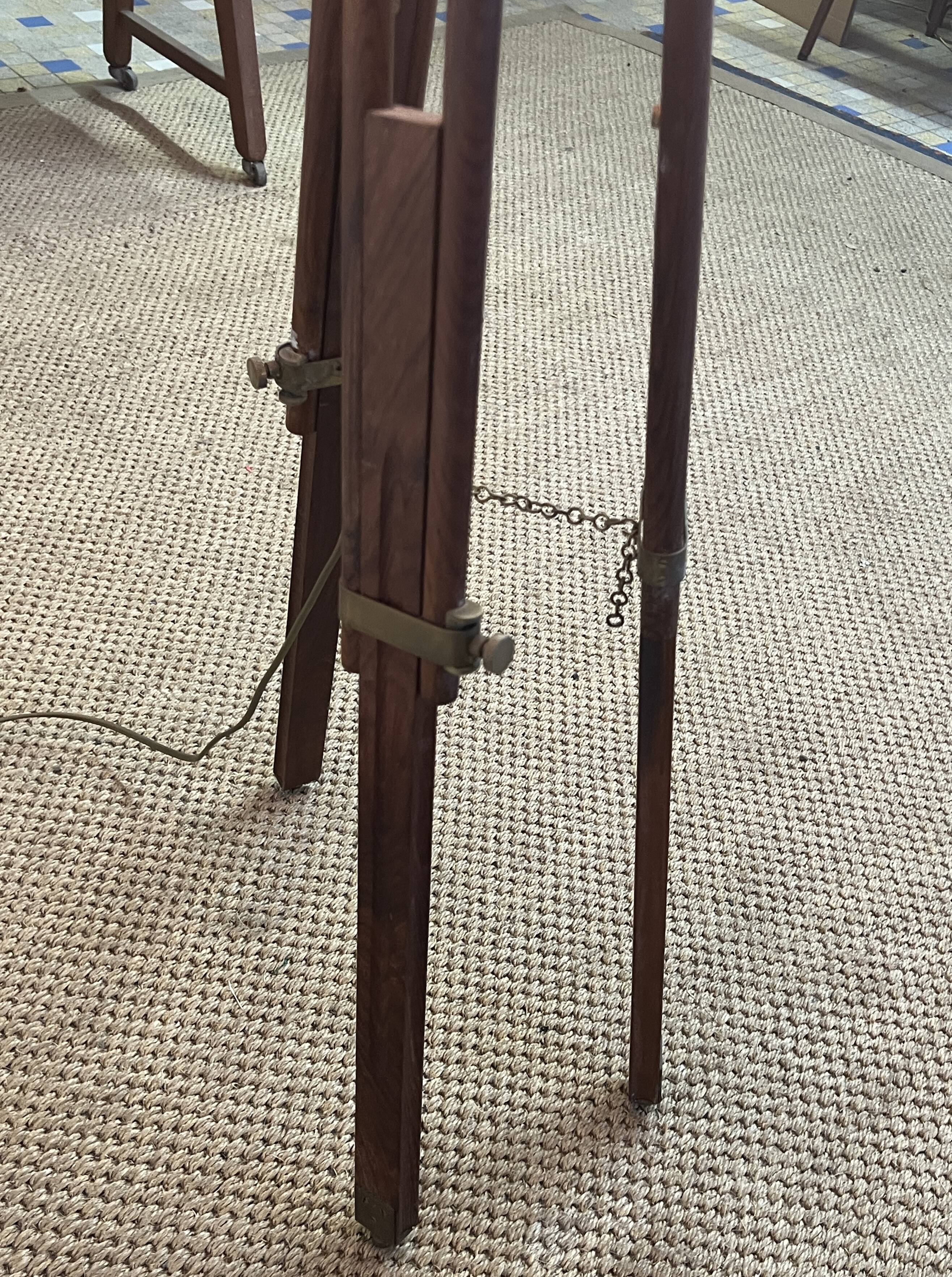 Tripod floor lamp in wood and adjustable brass
