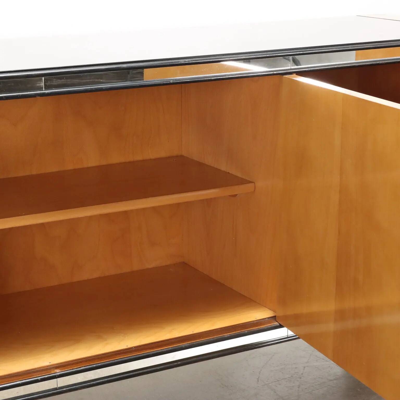 Vintage buffet Palazzi dell'Arte Cantù in walnut veneer, Italy, 1940s.