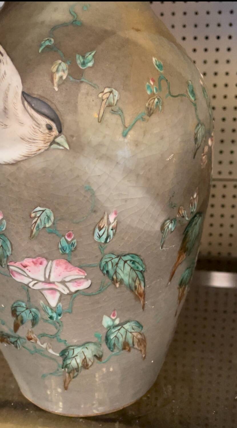 Antique Japanese vase in ceramic with floral and bird decoration, 19th century.