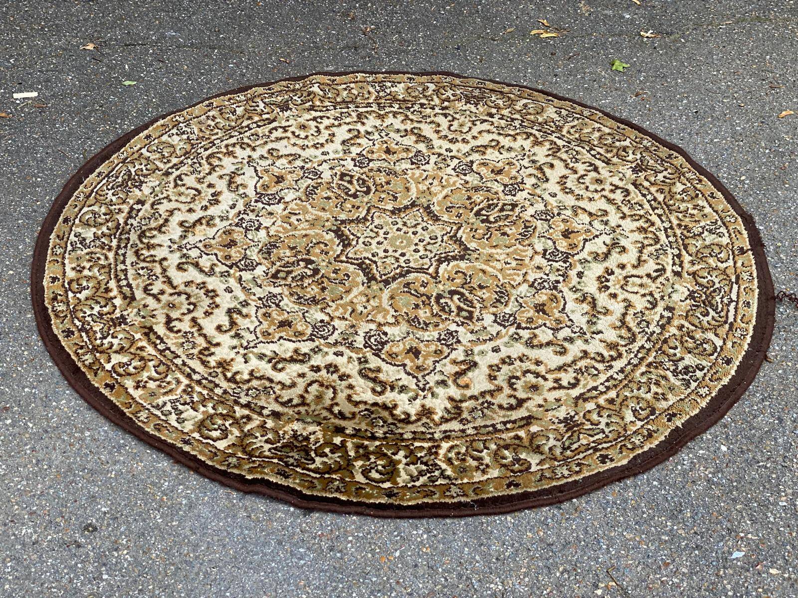 Round Persian wool rug 140cm