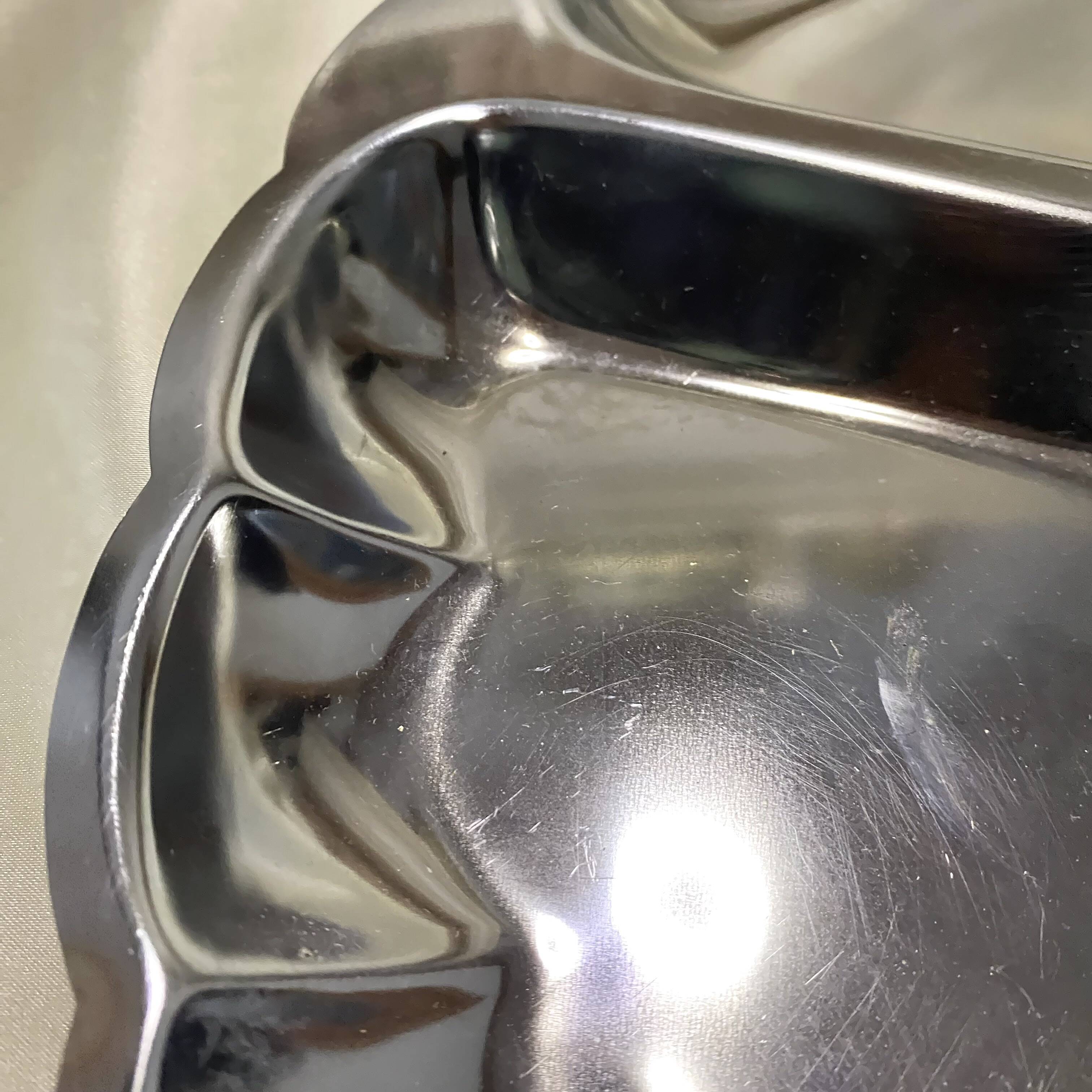 Stainless steel leaf-shaped dish