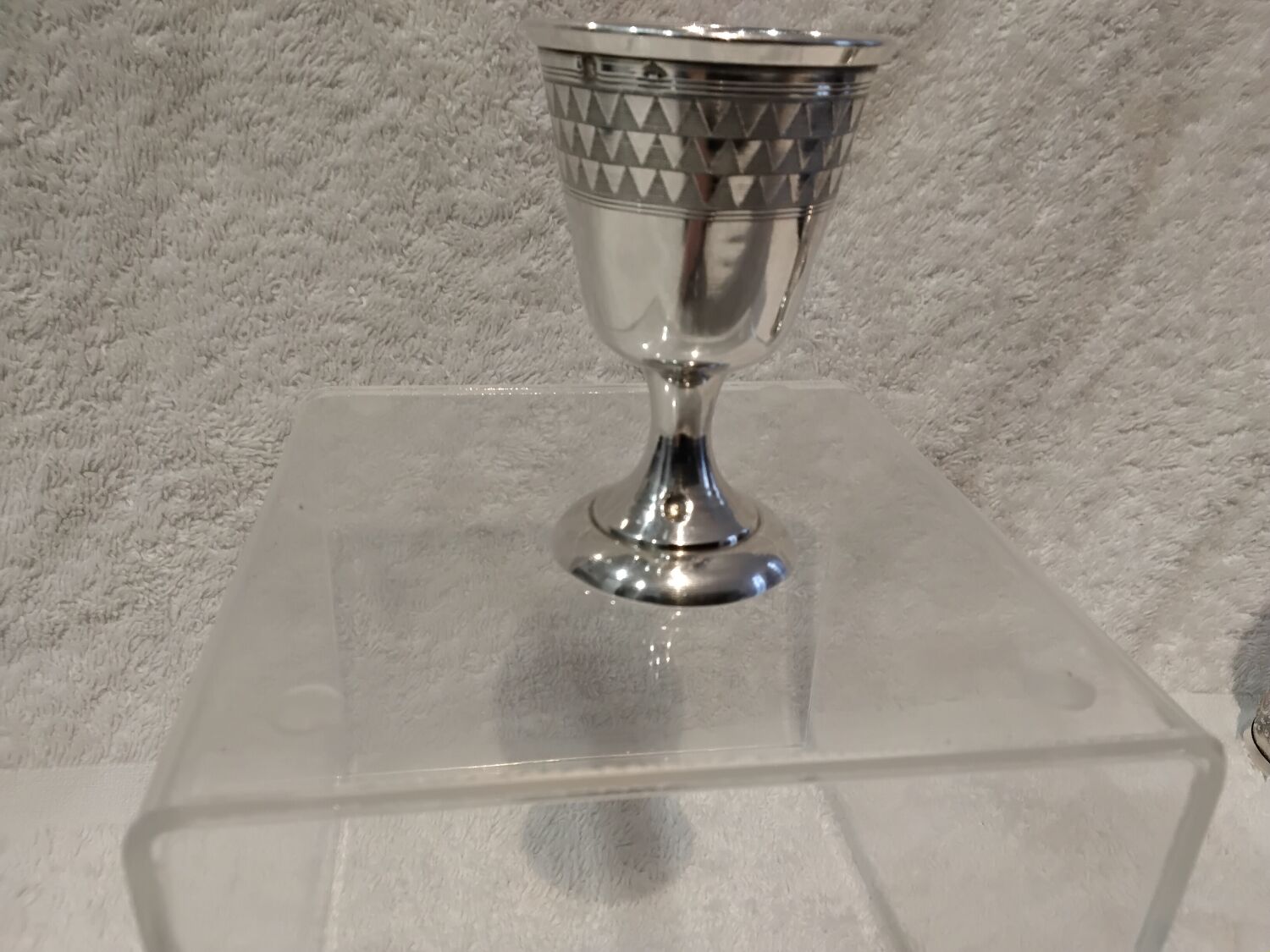 Silver egg cup 950, Art Deco style, triangular frieze, silversmith Tirbour