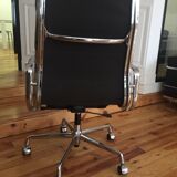 Soft Pad EA219 desk chair by Charles & Ray Eames