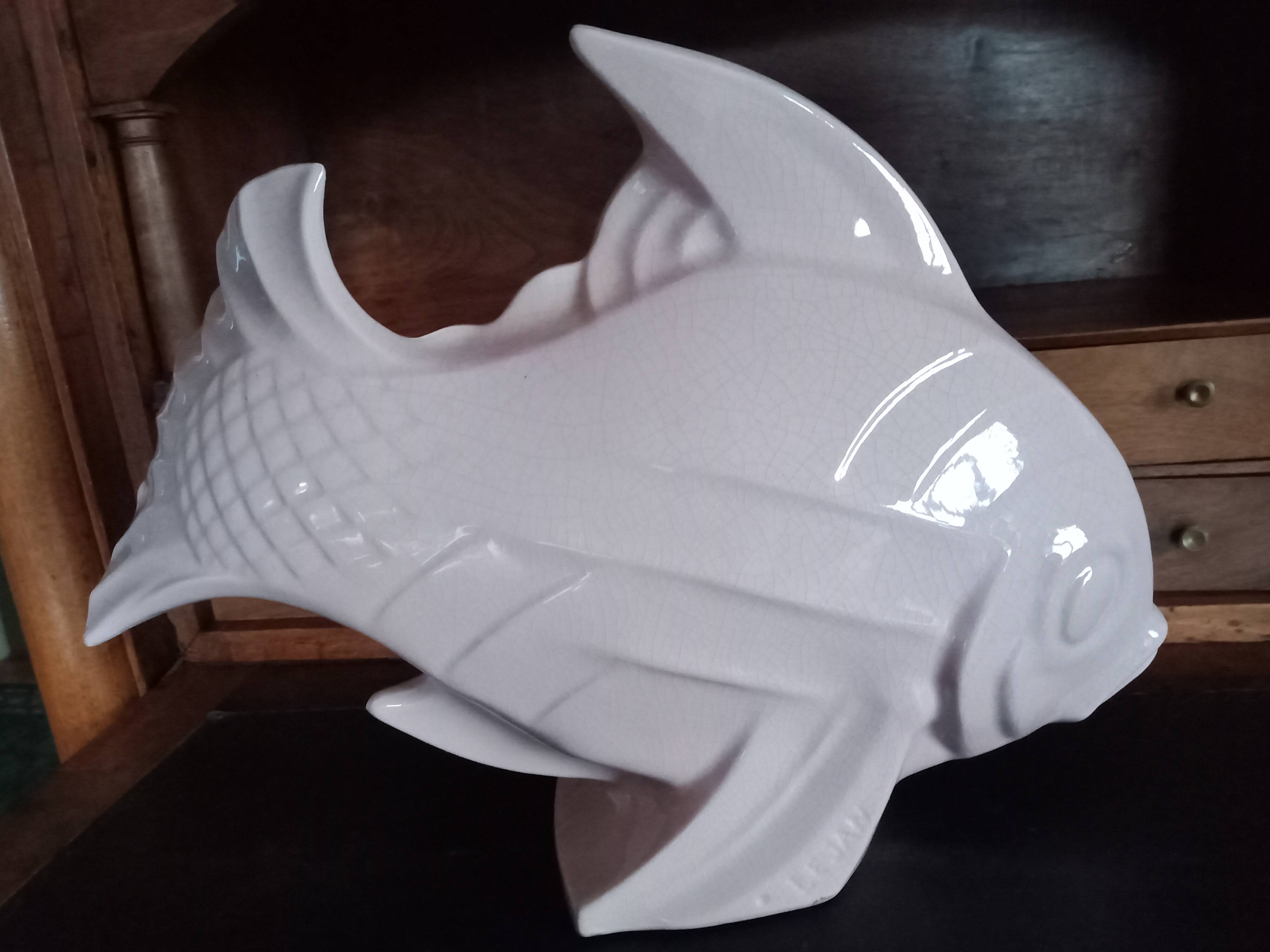 Lejan - art deco fish in movement pink cracked earthenware