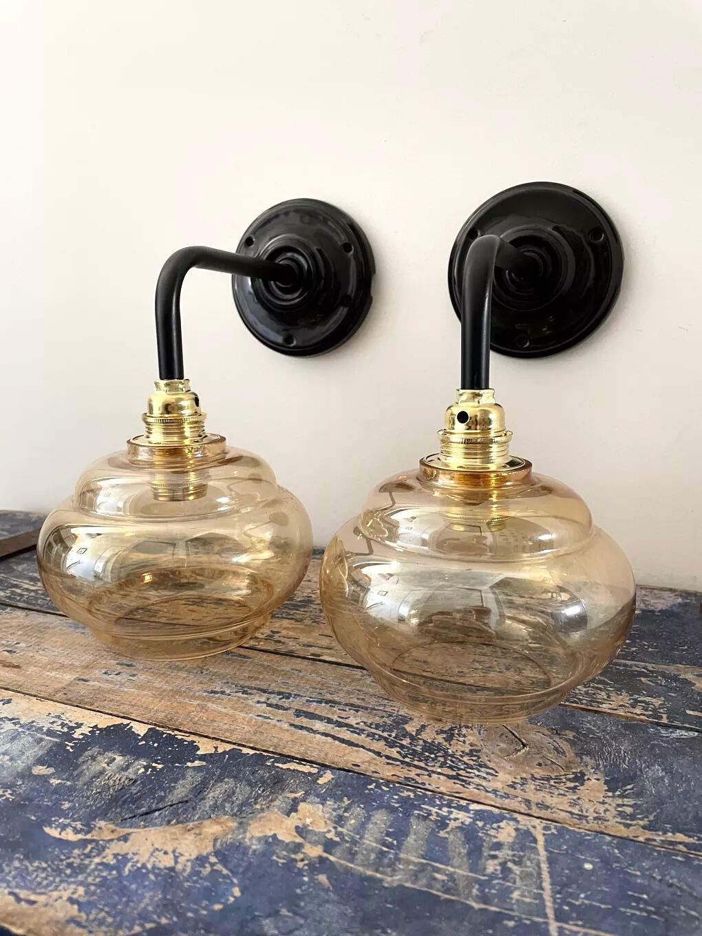 Pair of vintage sconces in electrified golden glass to nine