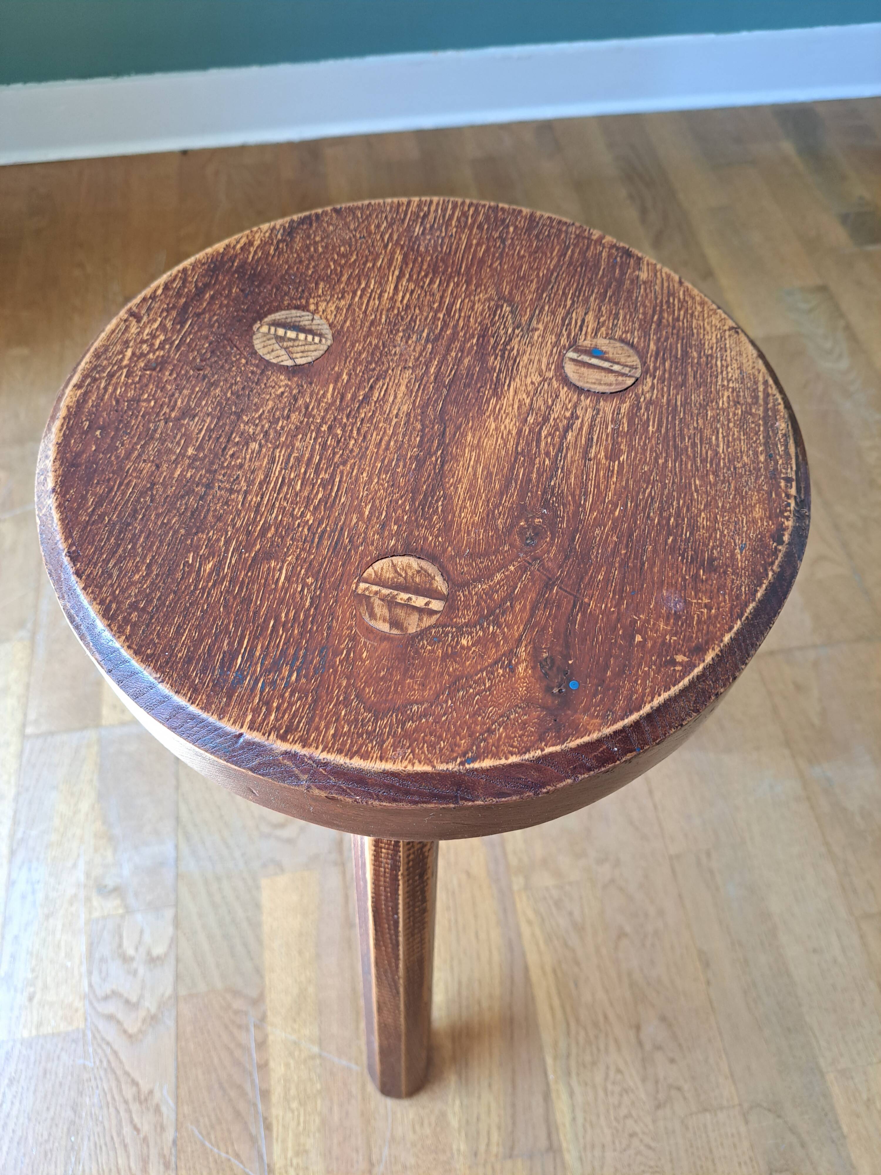 Tabouret tripode