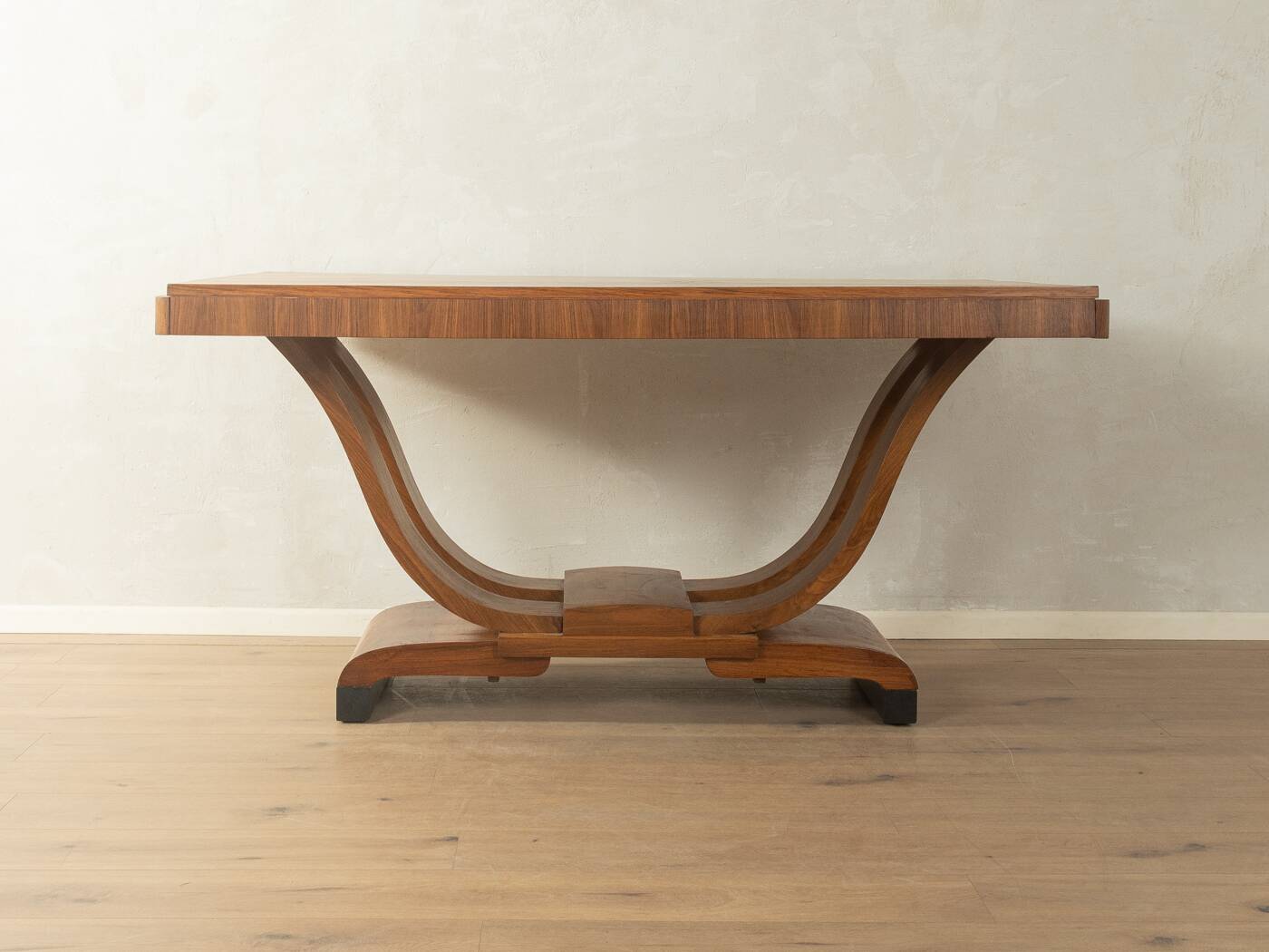 Elegant Art Deco dining table from the 1930s, walnut root veneer