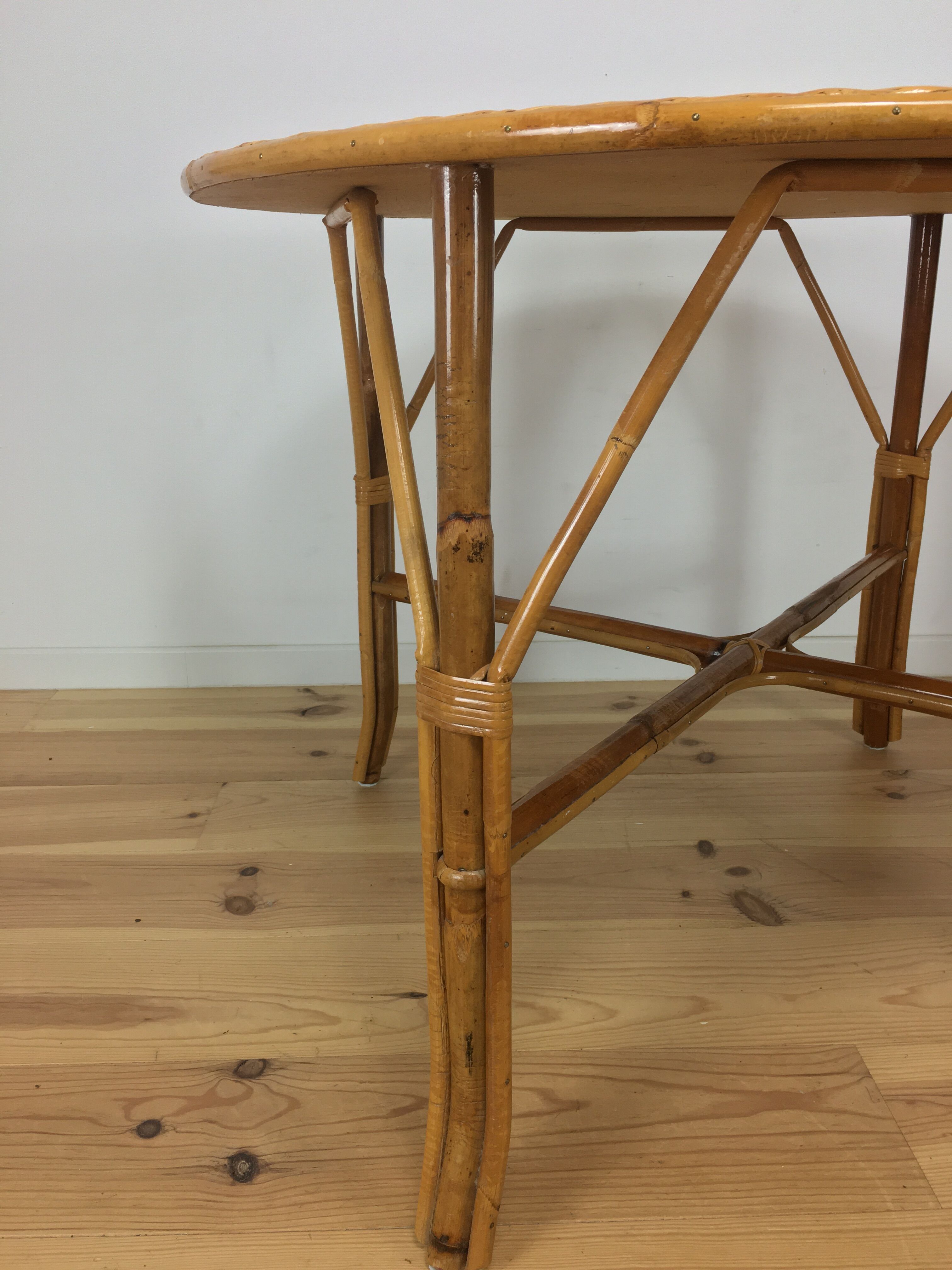 Round dining table 4 people rattan