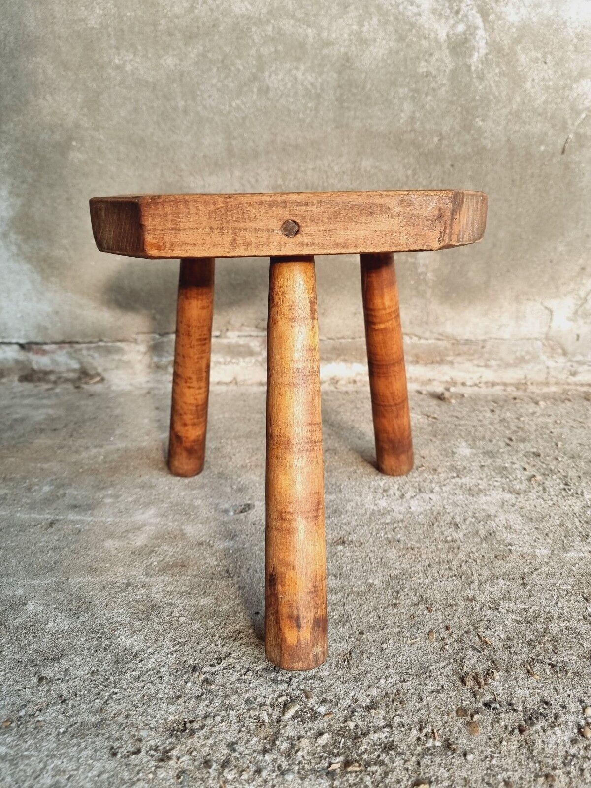 Brocante stool 3-legged plant table