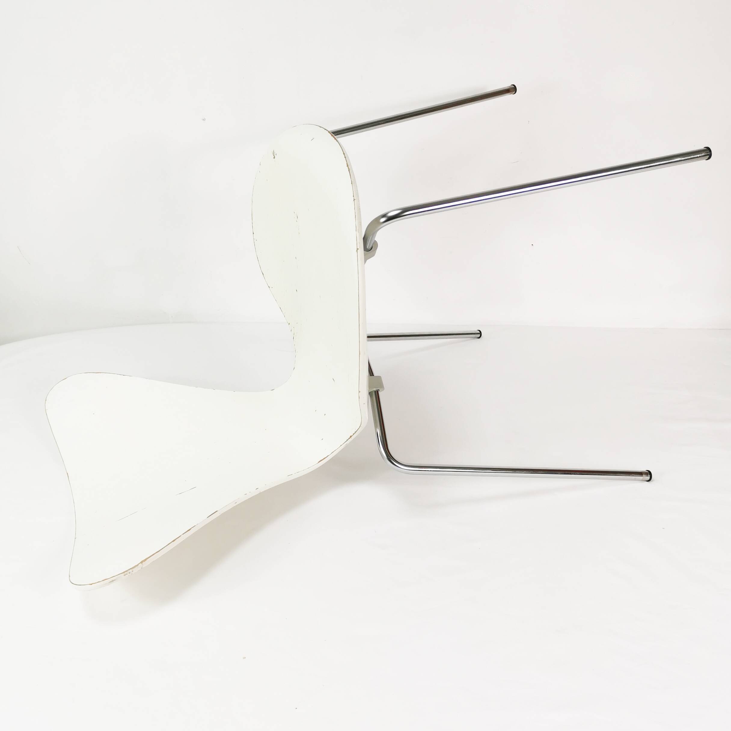 Designer chair, butterfly model 3107, Fritz Hansen, designed by A. Jacobsen