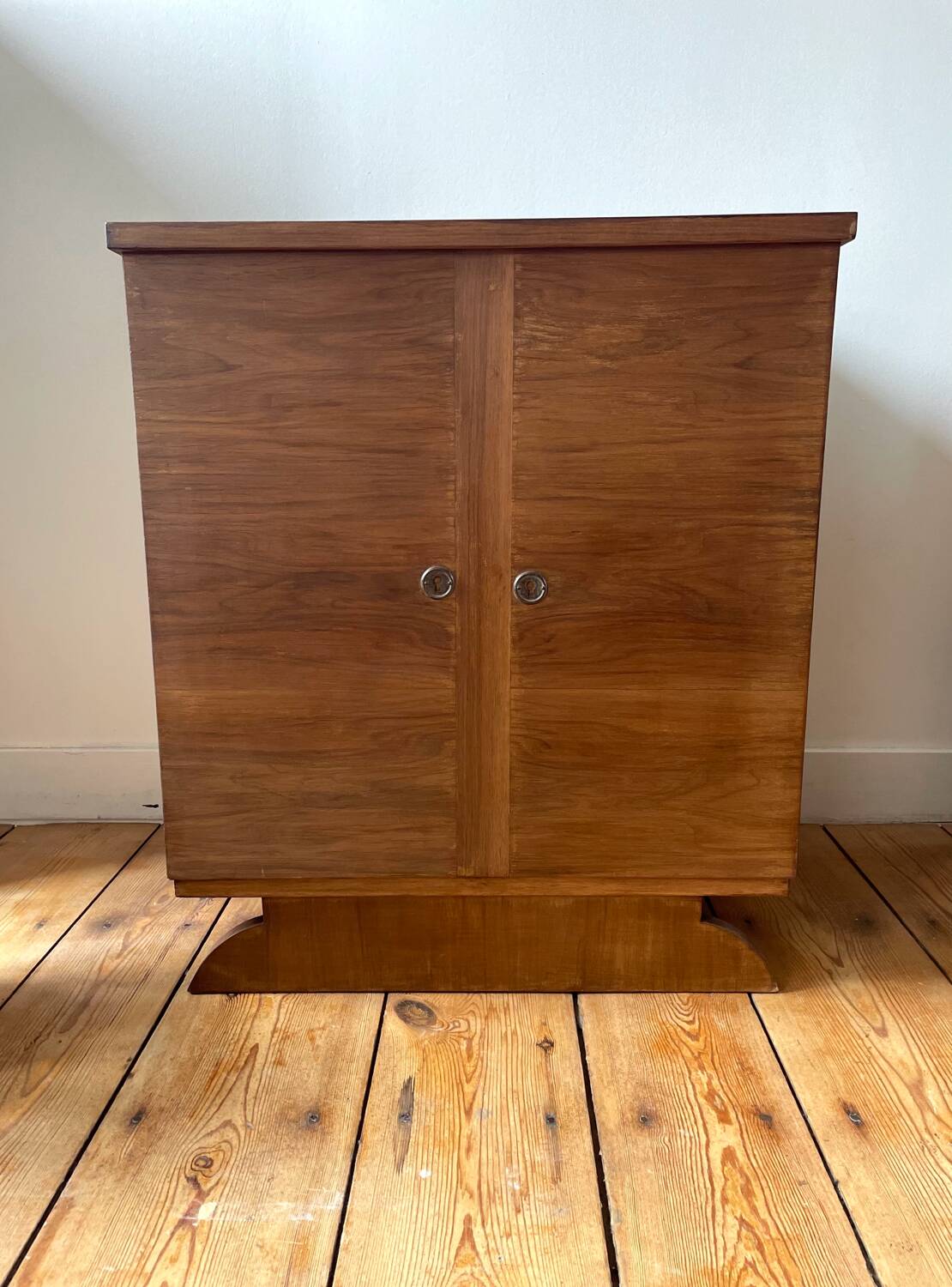 Art deco bar furniture