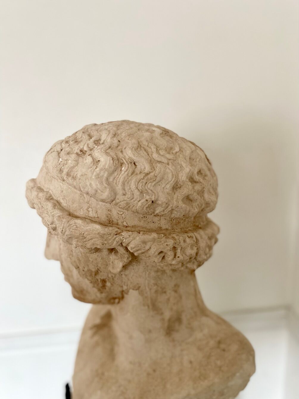 Tête de déesse grecque antique en plâtre