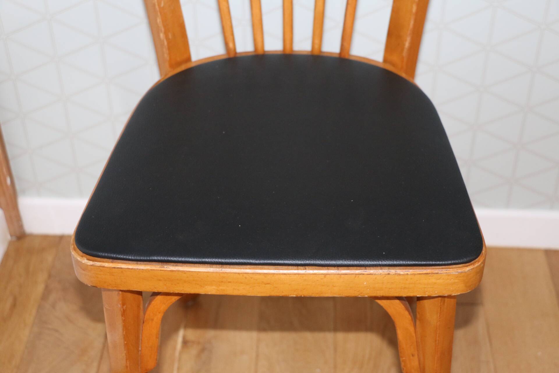 6 chaises BAUMANN N°12 skaï noir hêtre clair