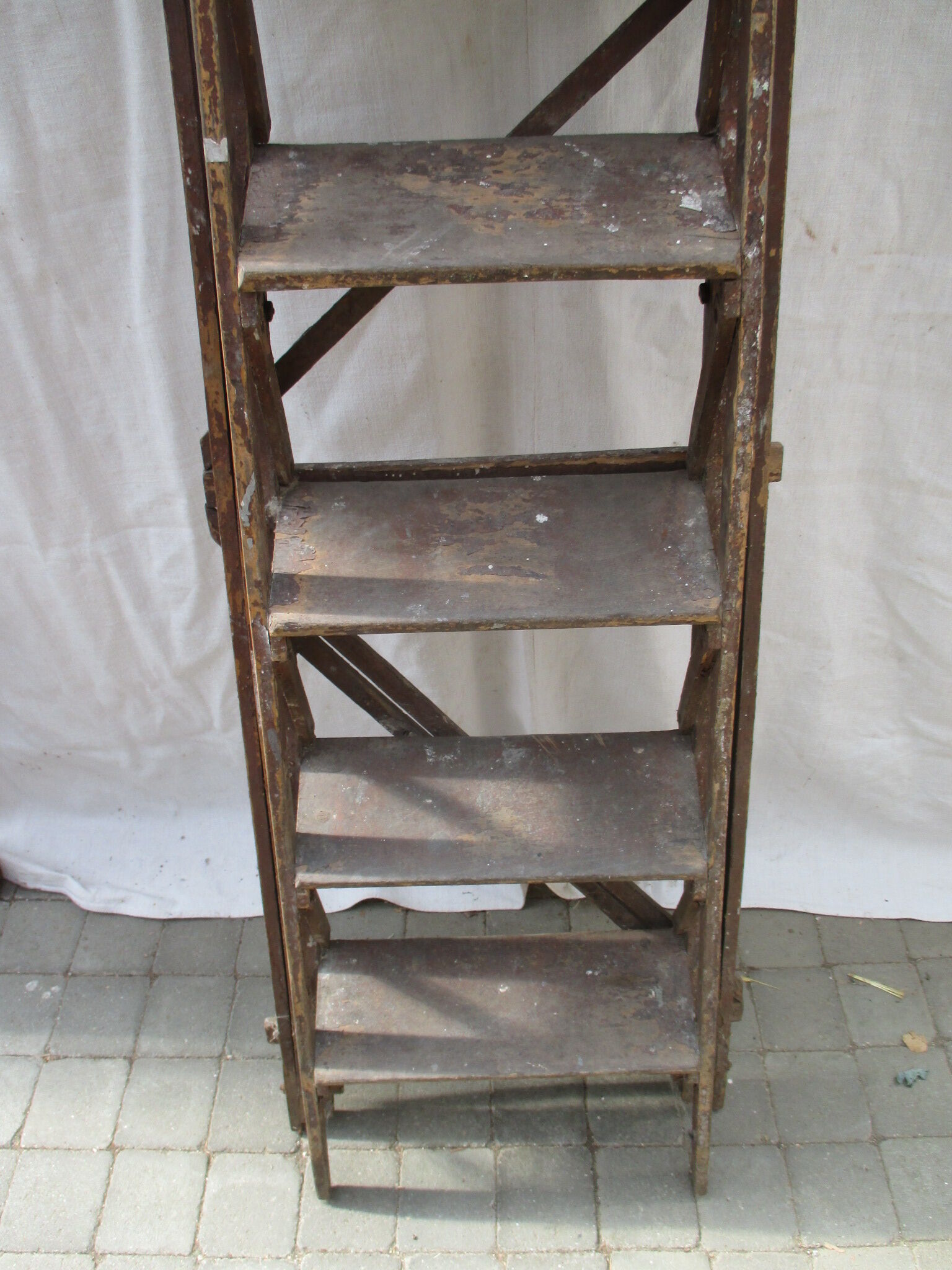 Painter wooden stepladder