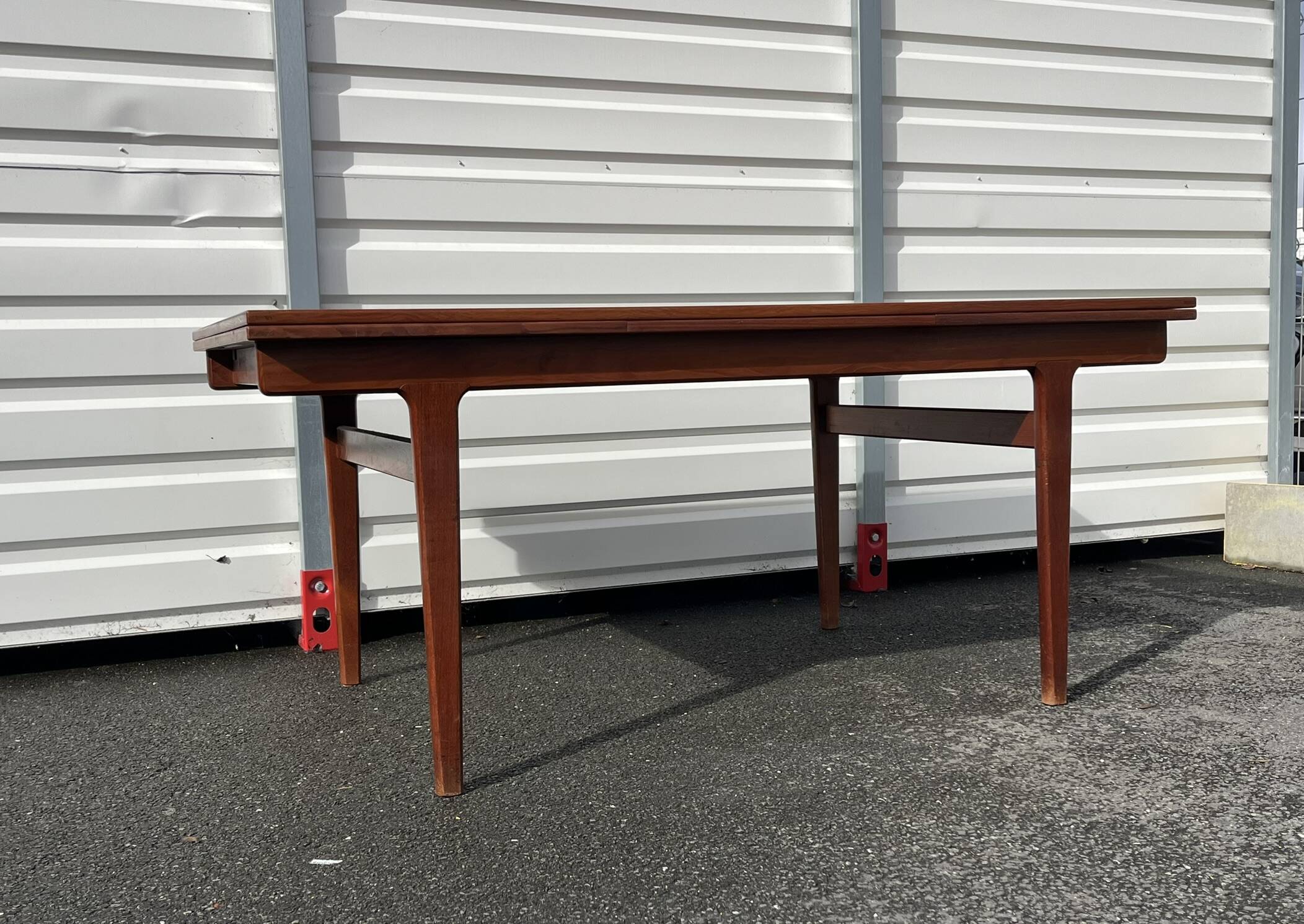 Scandinavian table, Henning Kjaernulf for Velje & Stole Møbelfabrik 🇩🇰