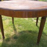Extendable dining table