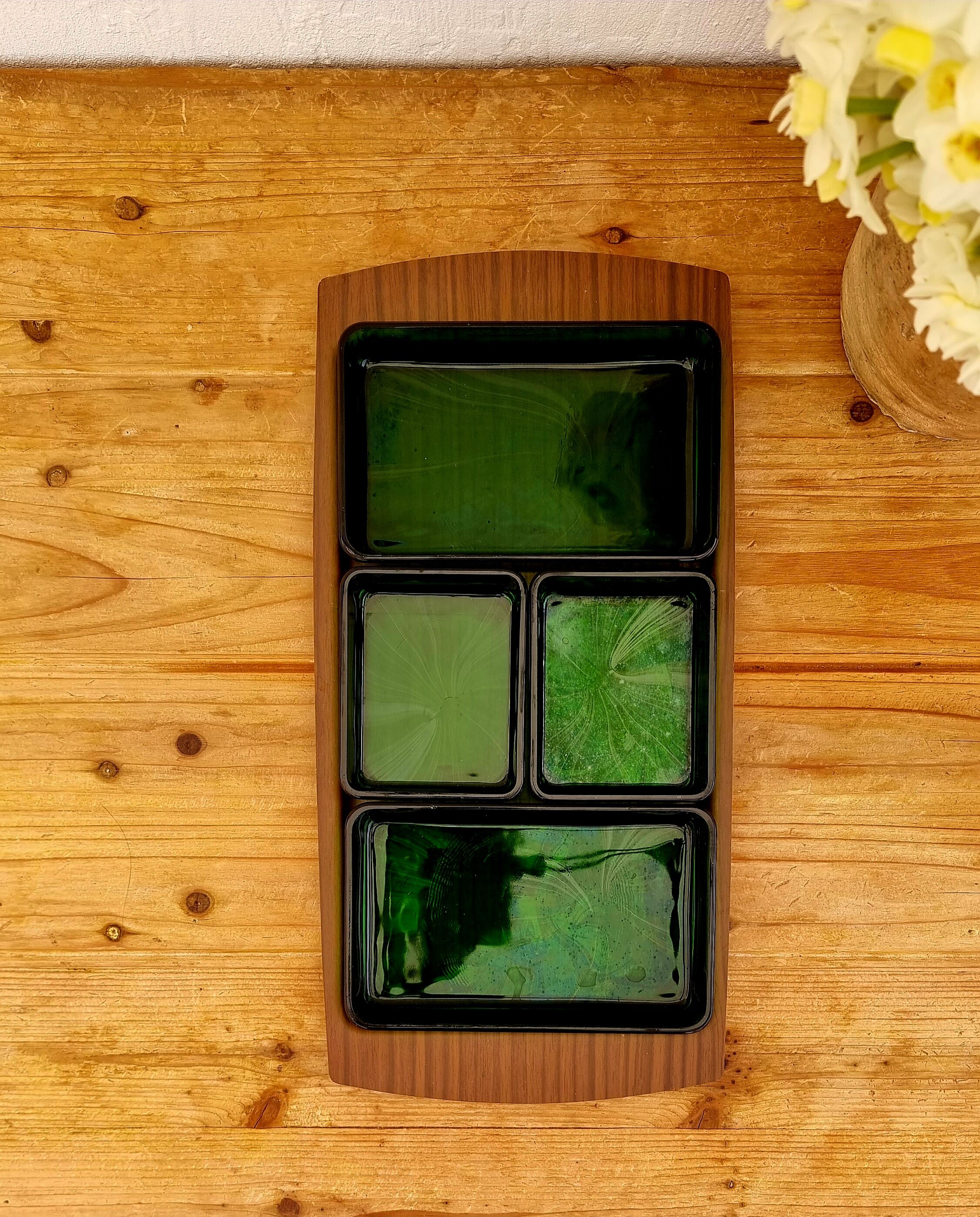 Aperitif tray with 4 vintage Vereco glass cups