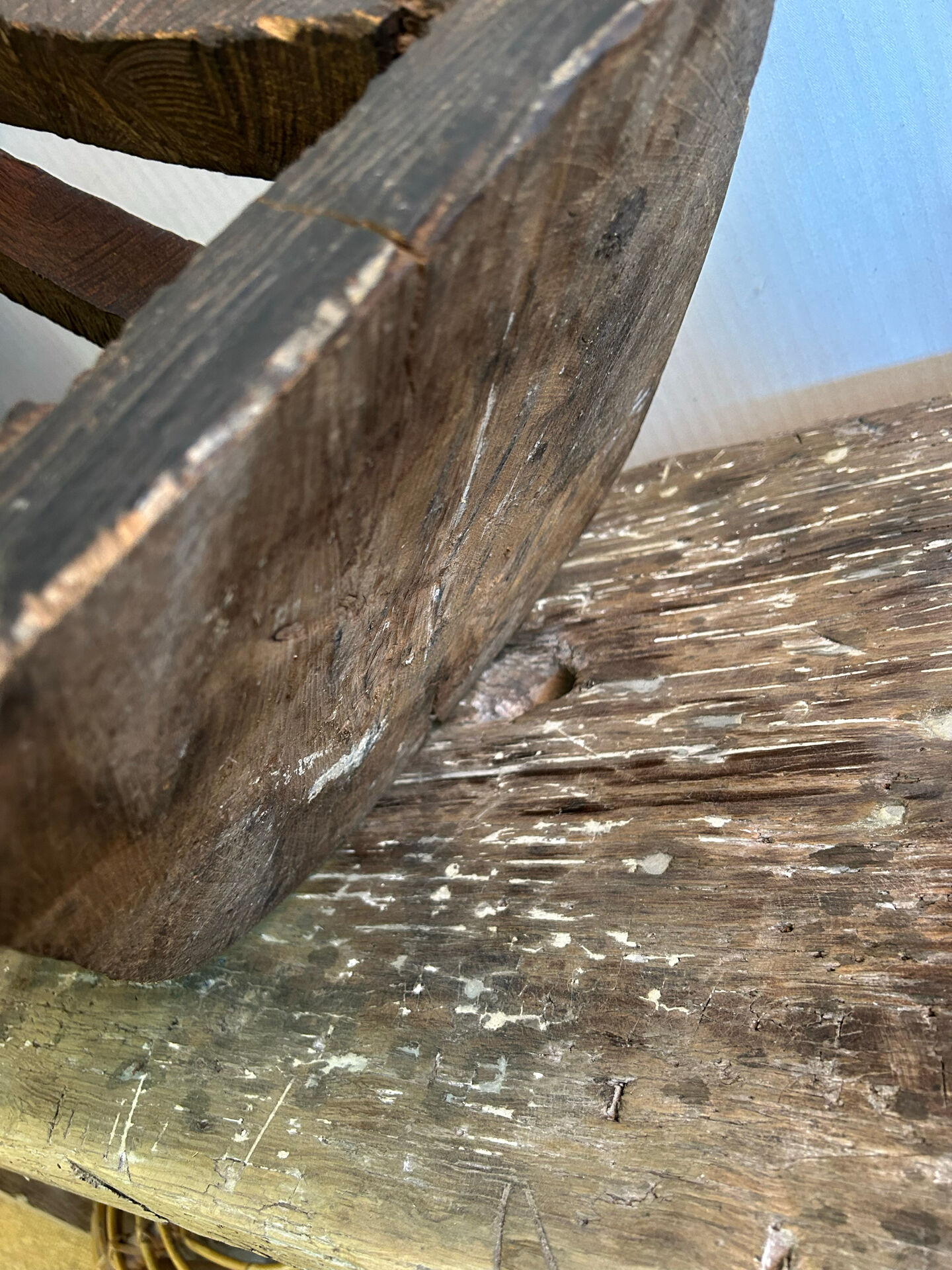 Tabouret brutaliste de chalet 
