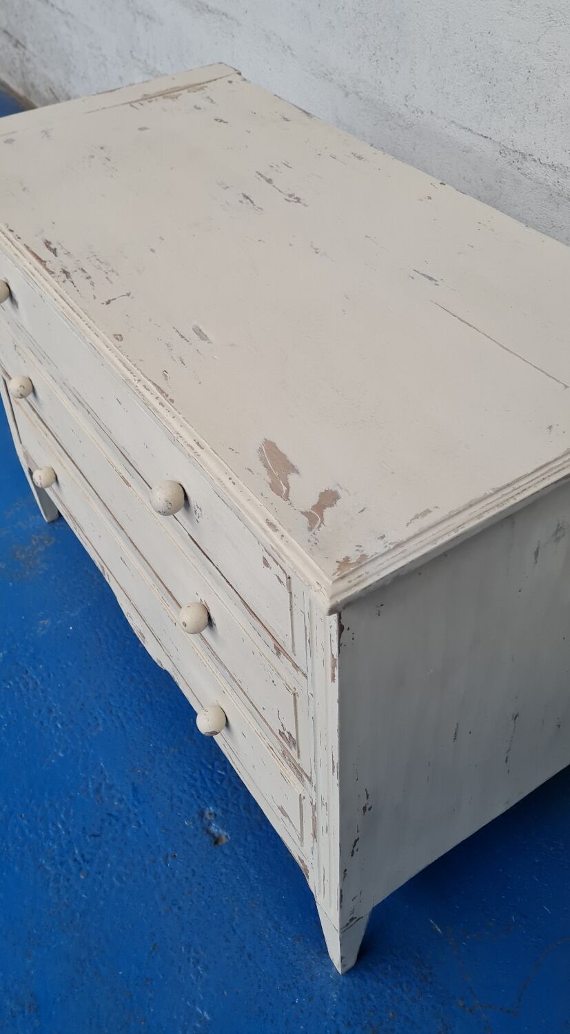 Vintage patina chest of drawers