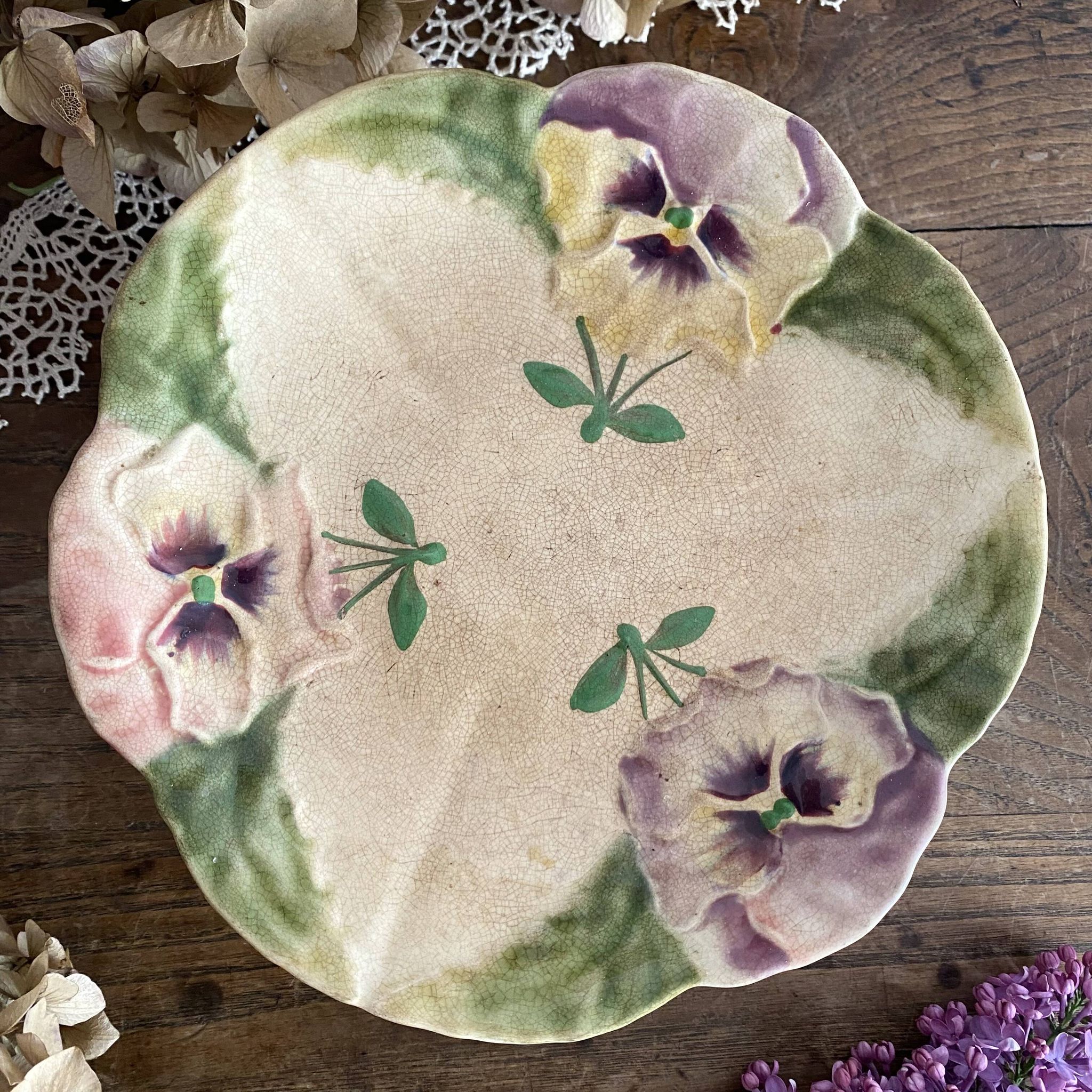 Footed dish in slip, pansy compote dish, Choisy le Roi