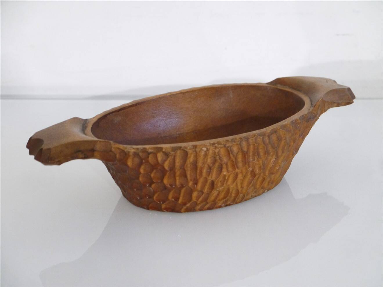 Gouged wooden pocket emptier