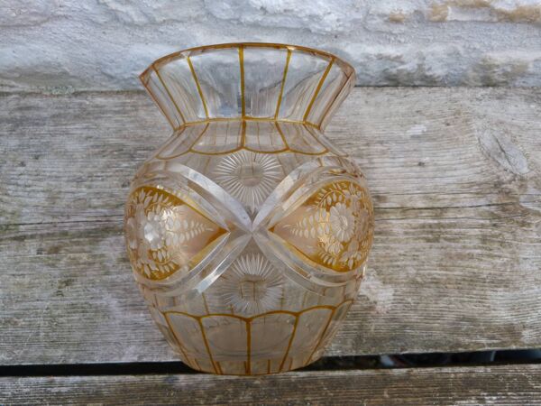 Vase ancien bicolore en cristal de Lorraine taillé